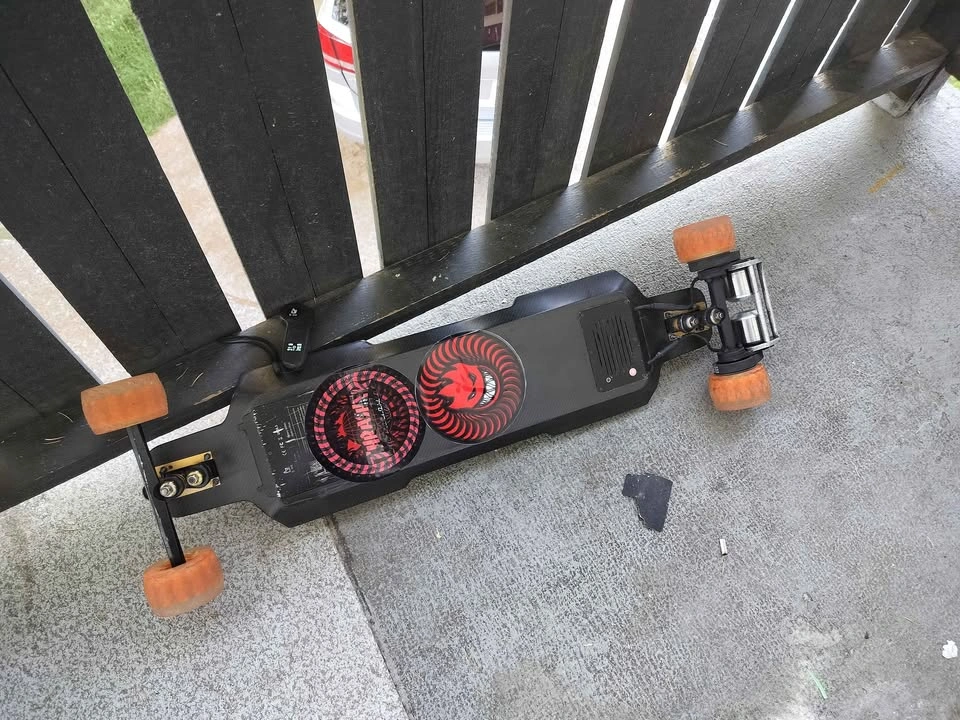 B-ONE CARBON 75KM RANGE ELECTRIC longboard - photo 4