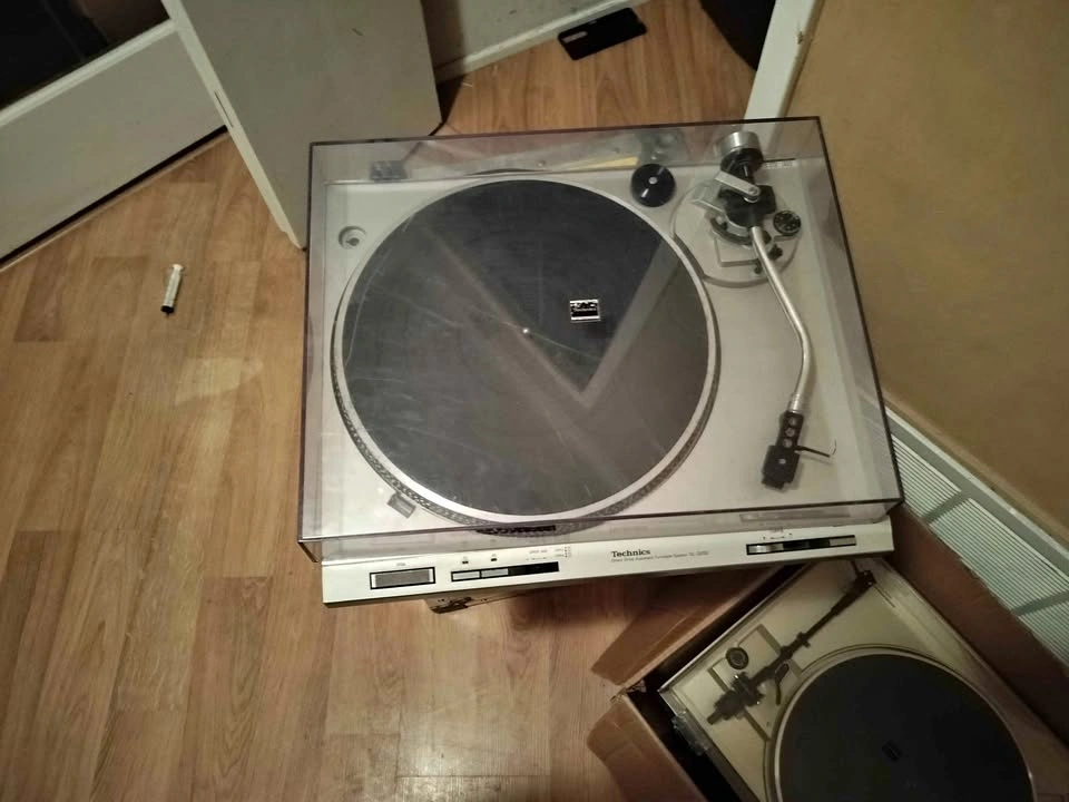 Technics sl-d202 direct drive and marantz belt drive