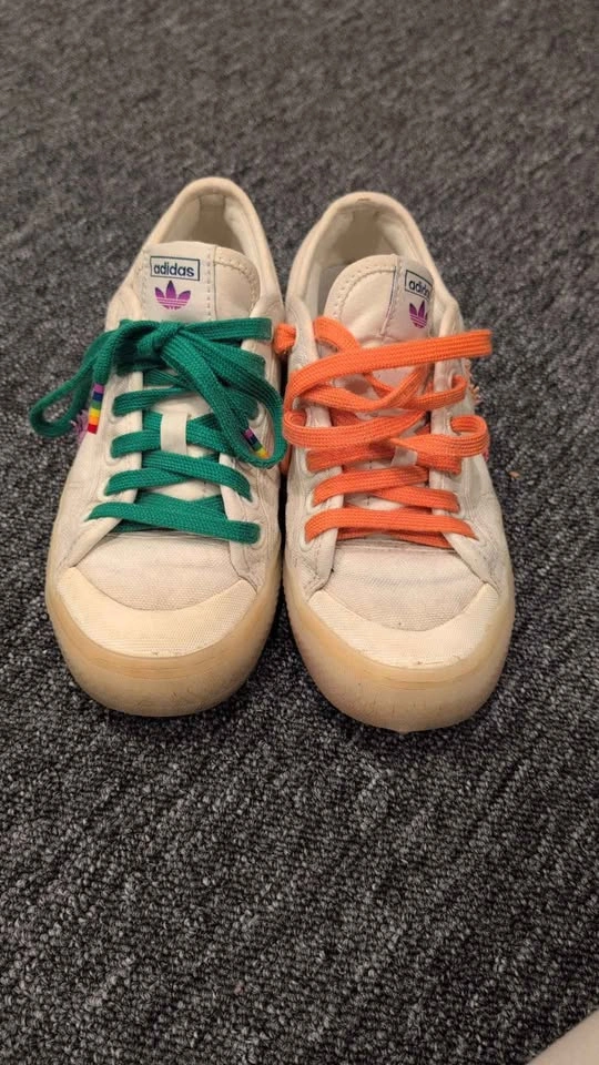 Women's adidas sneakers (size 6.5) - photo 2