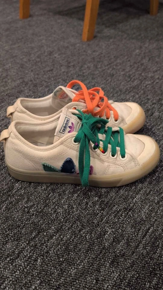 Women's adidas sneakers (size 6.5) - photo 3