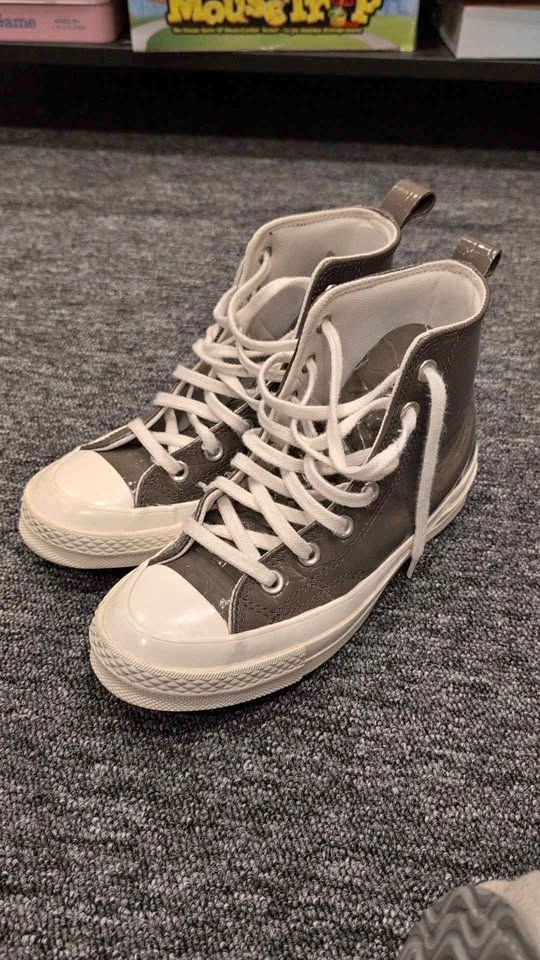 Converse High Tops (Women's size 6)