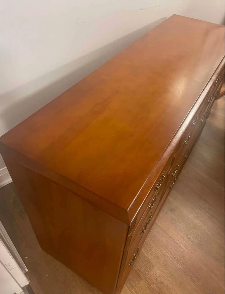 Classic 8-Drawer Wood Dresser – Solid & Spacious - photo 4