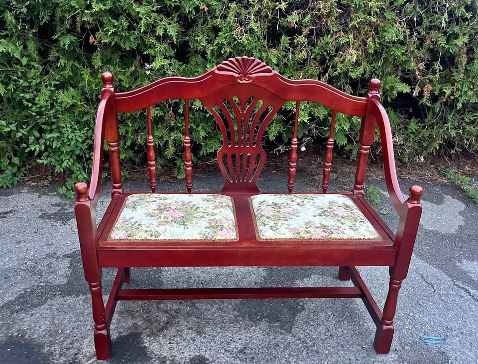 Solid Wood Traditional Entryway Bench | Cherry Finish