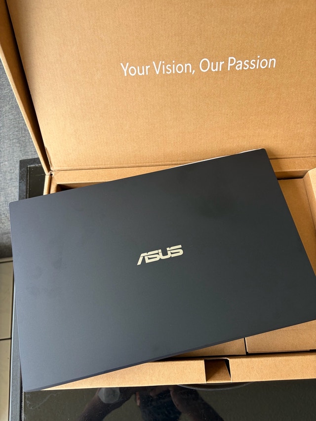 ASUS ExpertBook B1 Laptop – Excellent Condition