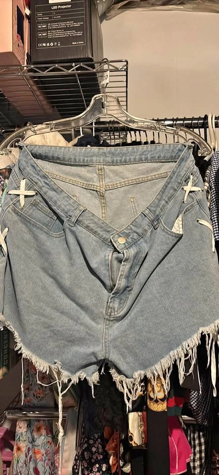 2XL Light blue distressed denim shorts ⚽️