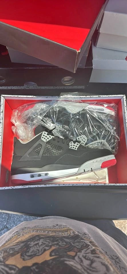 Jordan 4 Bred Sneakers