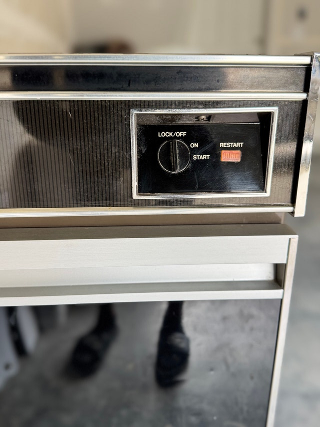 Whirlpool Trash Compactor – Excellent Condition – $50 - photo 3