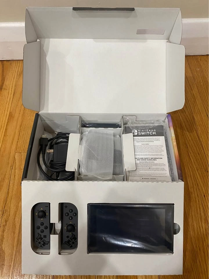 Nintendo Switch Monster Hunter Rise Edition (CIB – Like New) - photo 4