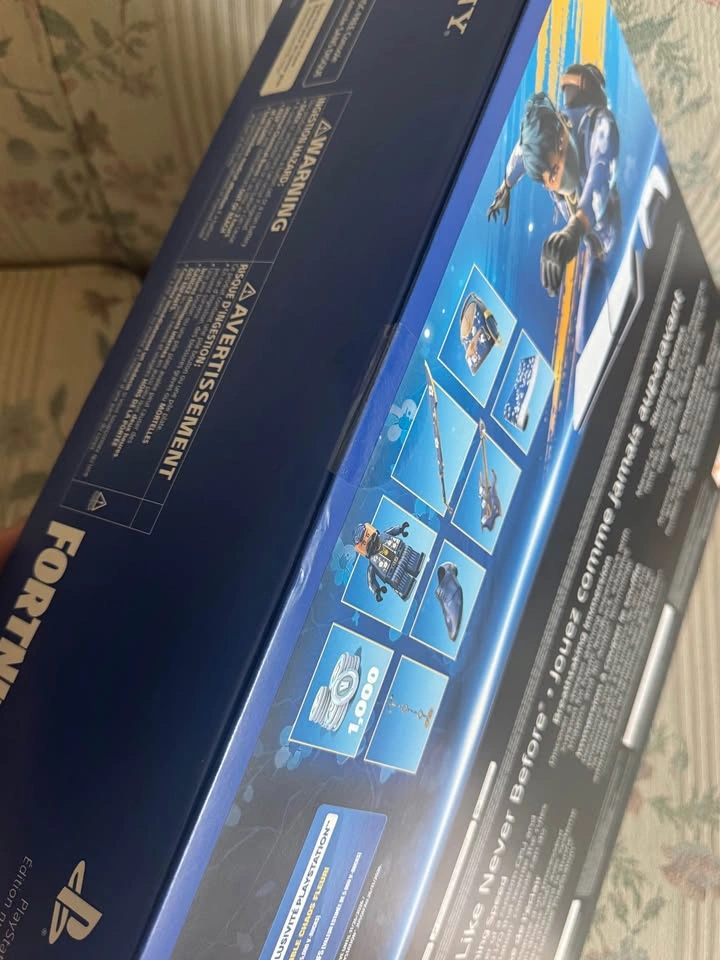 Sealed PS5 digital edition 825GB with controller and charging st - photo 3