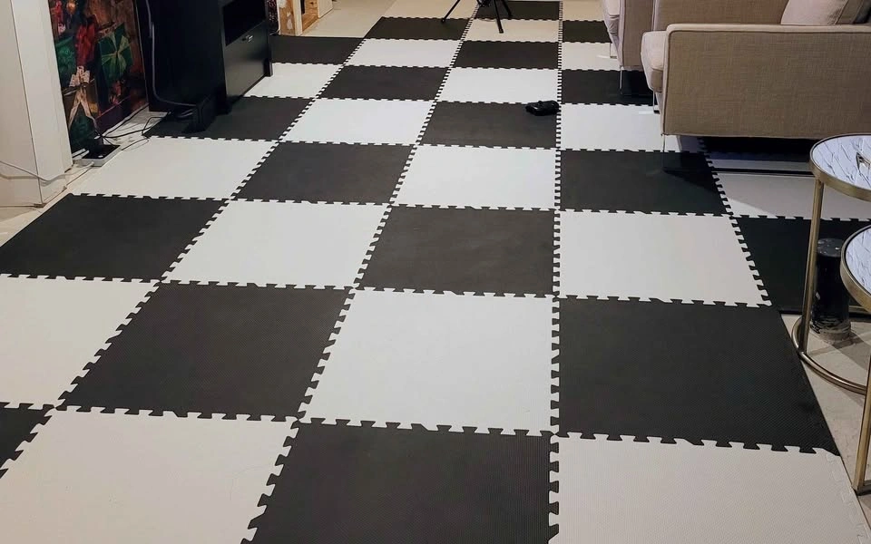 24" x 24" Black and White Interlocking Foam Mats (50+ pcs) - photo 2