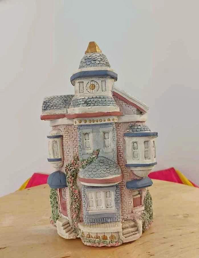 Vintage Victorian House Wall Hanging (With Box)