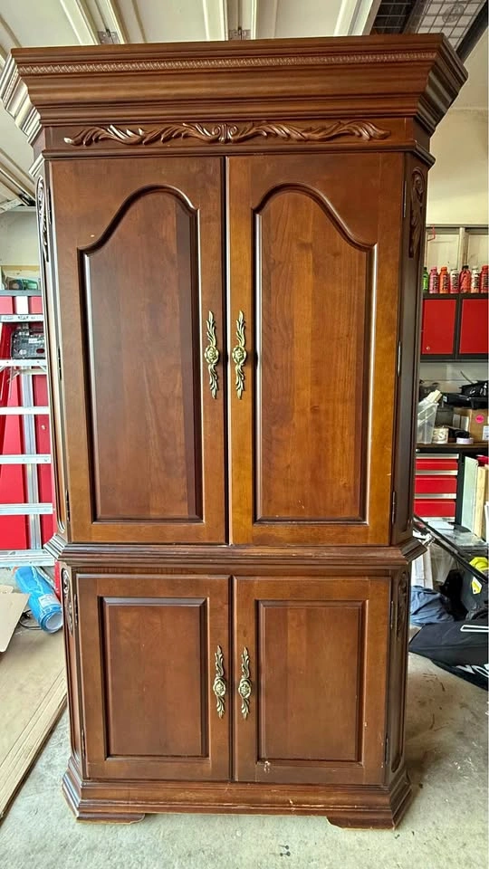 Wood armoire/entertainment unit
