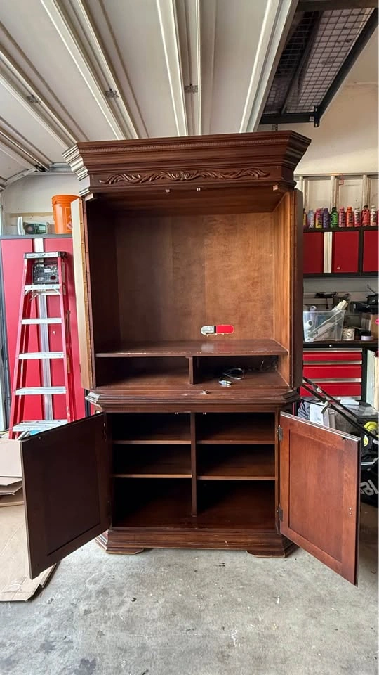 Wood armoire/entertainment unit - photo 2