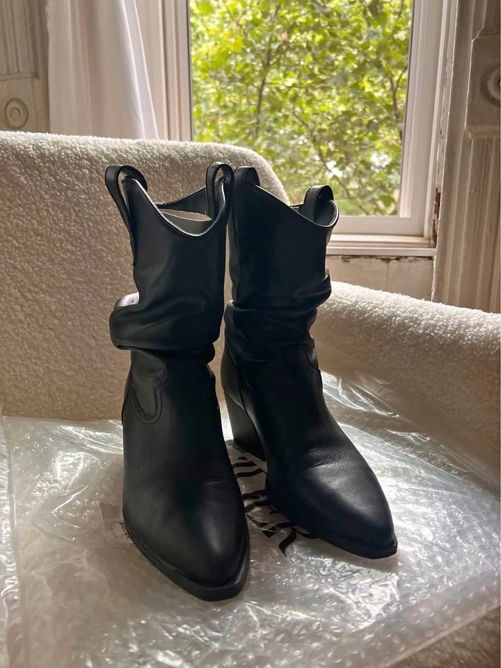 STEVE MADDEN Black Boots, Size 7