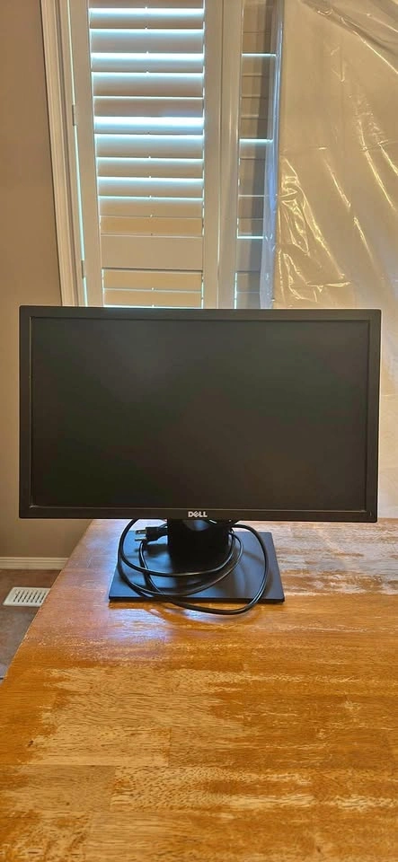 Dell Computer Monitor with Power Cable