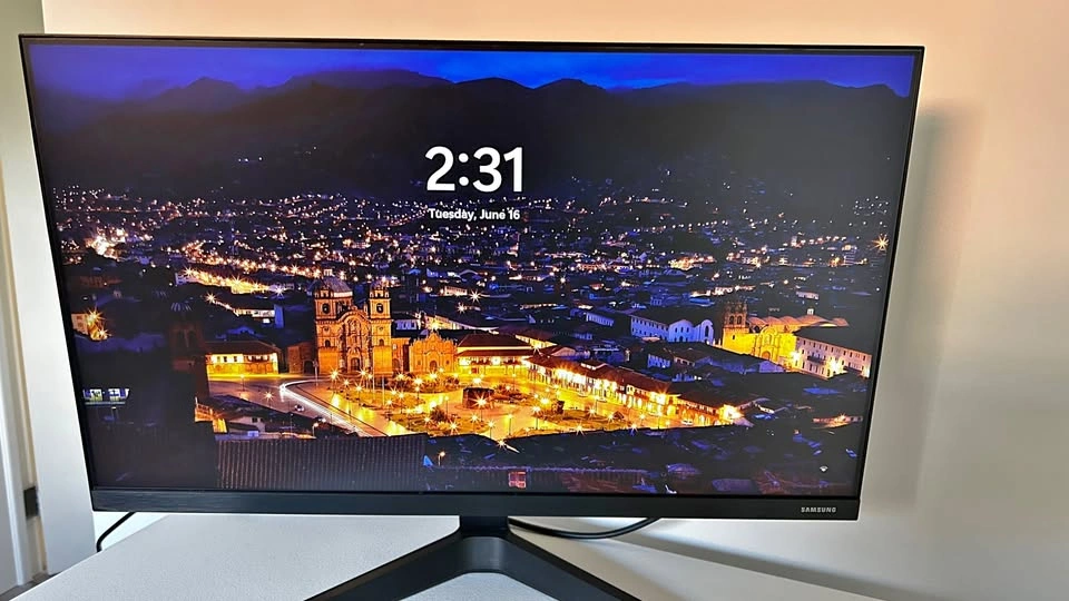 Samsung 24" IPS Monitor F24T350FHN – 1080p Full HD + HDMI Cable