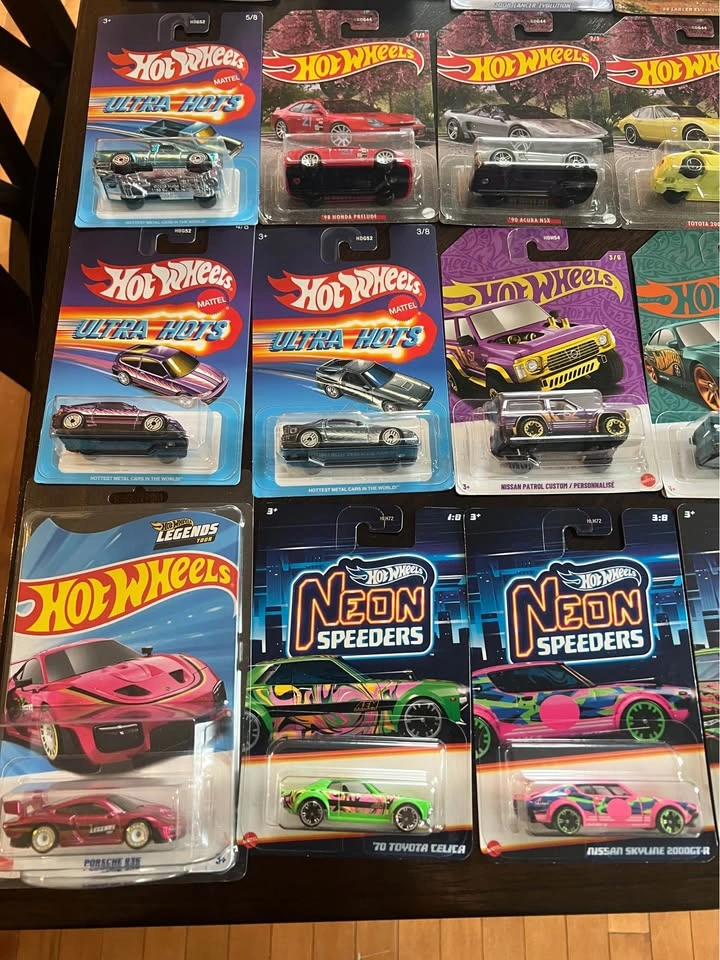 Hot wheels slivers, neon speeders and more - photo 2