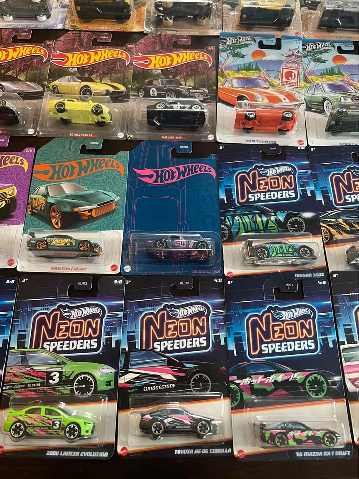 Hot wheels slivers, neon speeders and more - photo 4