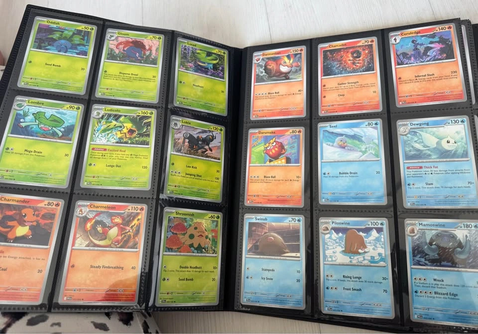 Binder filled with Pokemon cards - photo 2
