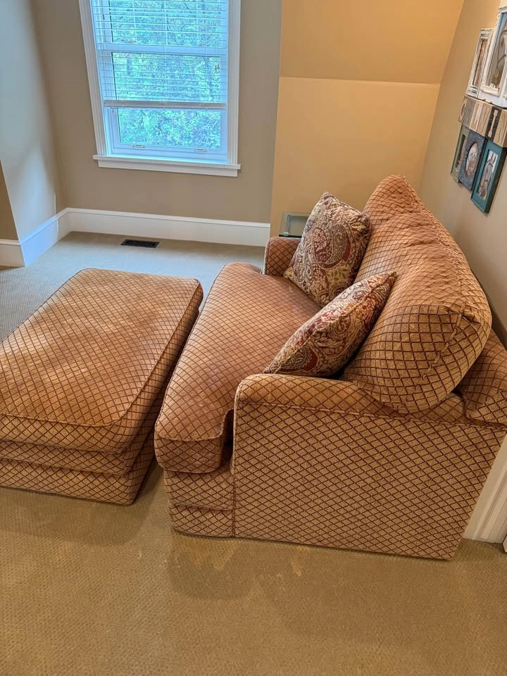 Chair + Ottoman Perfect Condition - photo 3