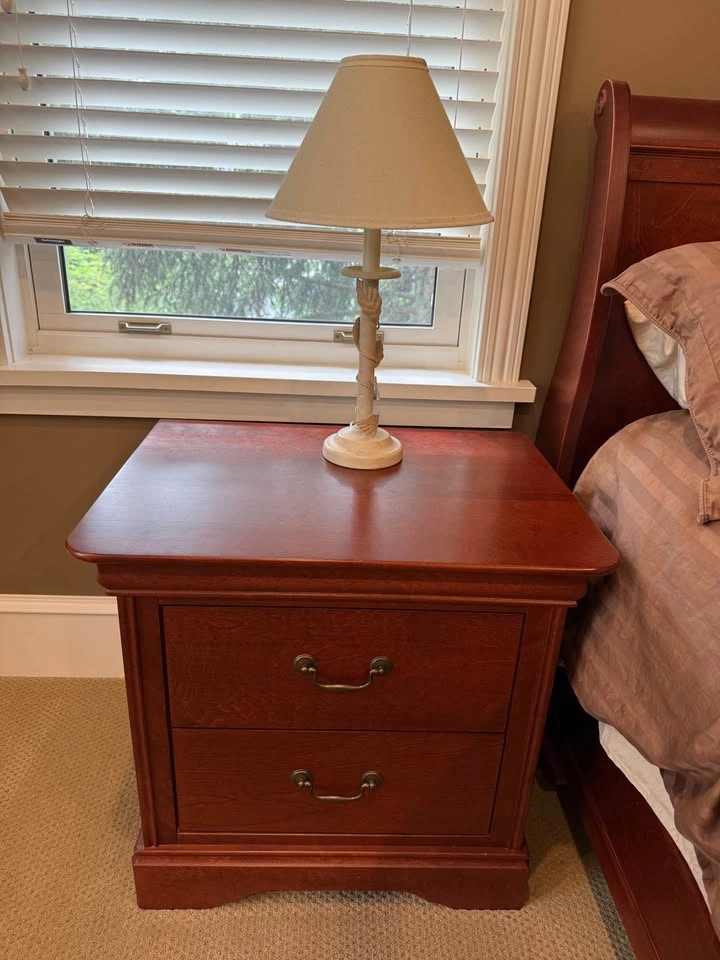 Estate sale - Gorgeous King Bedroom Set - photo 2