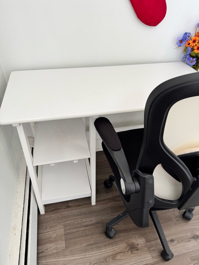 Desk and chair - photo 2