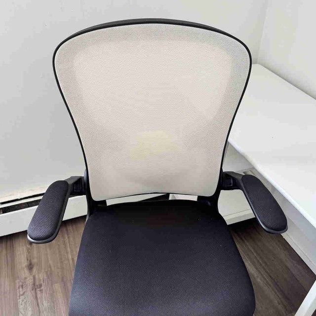 Ergonomic office chair
