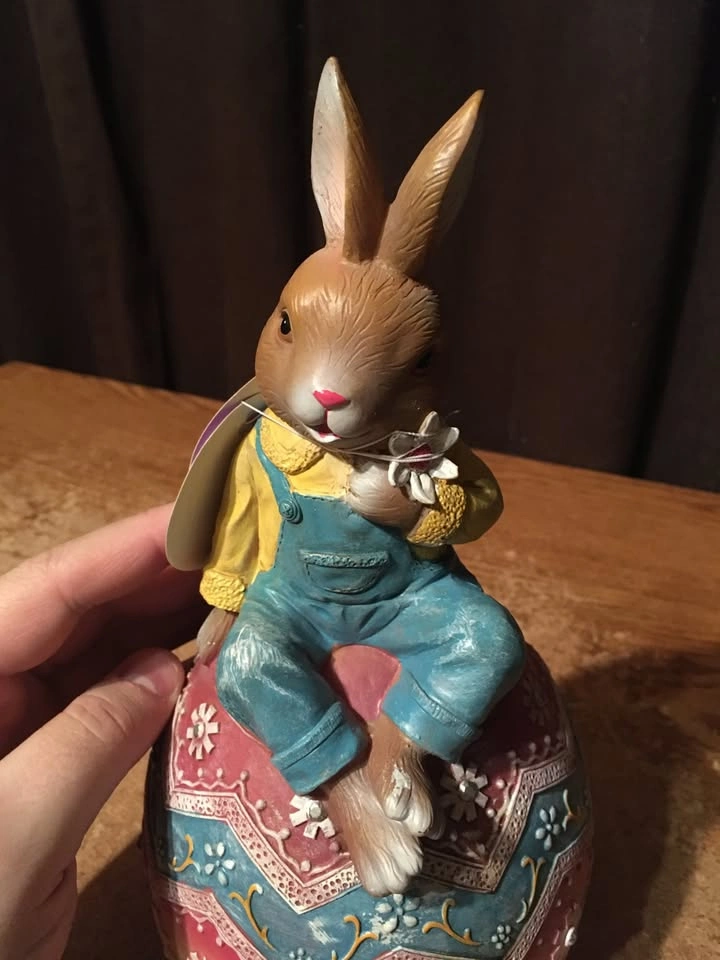 AMERICAN GREETING BUNNY PETER RABBIT ON MOLDED PAINTED EGG 10.75 - photo 5