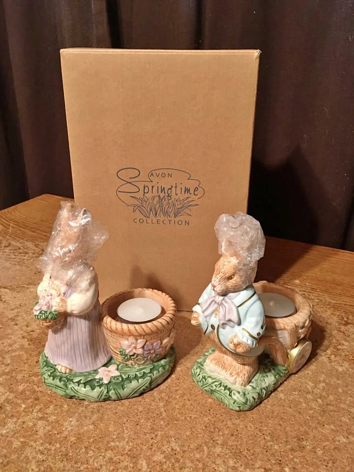 2002 Avon Springtime Collection Mr. & Mrs. Bunny Tealight Holder