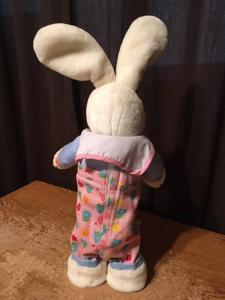 VINTAGE T. L. TOYS HK ANIMATED SINGING HOPPING EASTER BUNNY PLUS - photo 2