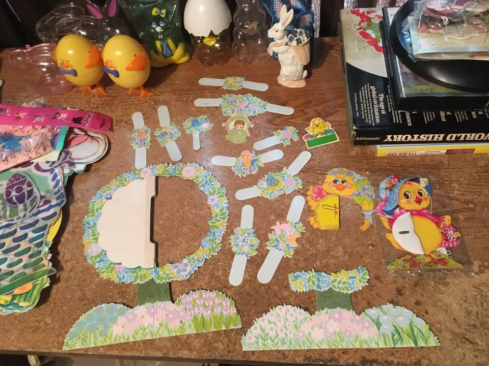 HUGE LOT OF EASTER DECORATIONS TOYS ORNAMENTS FIGURES - photo 5