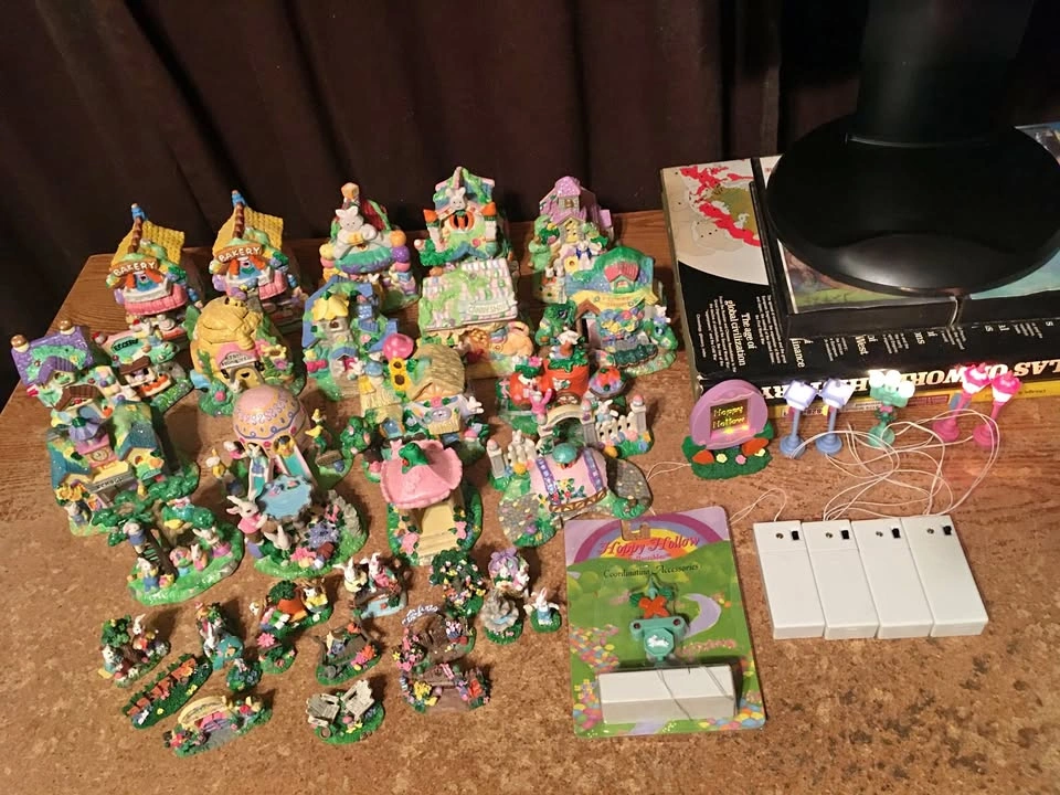 40 Hoppy Hollow Easter Village Houses & Figurines Lot