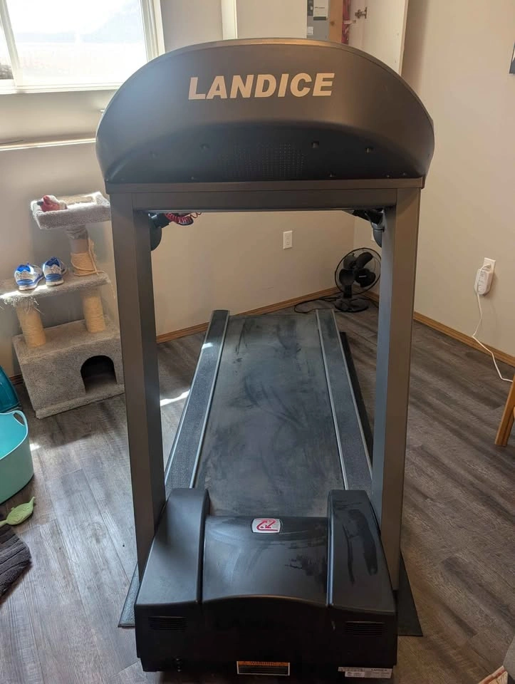 Landice L8 Treadmill - Commercial Grade - photo 2