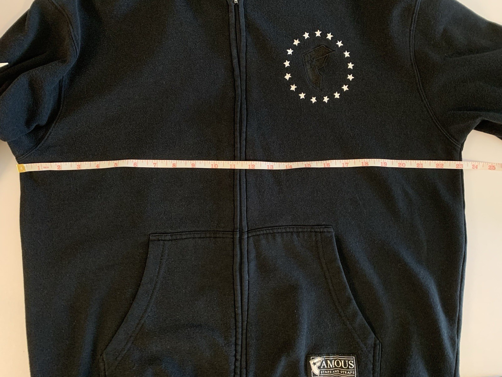 ⚽️ VTG Y2K Famous Stars And Straps Hoodie Large Black White - photo 4