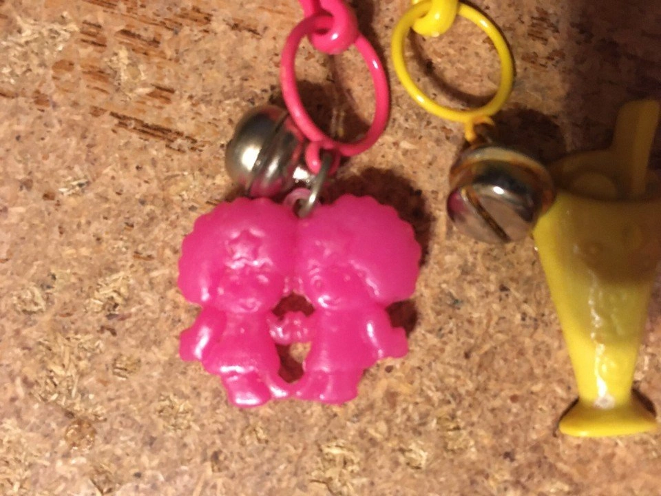 5X Vintage 1980s Plastic Bell Charms - photo 5