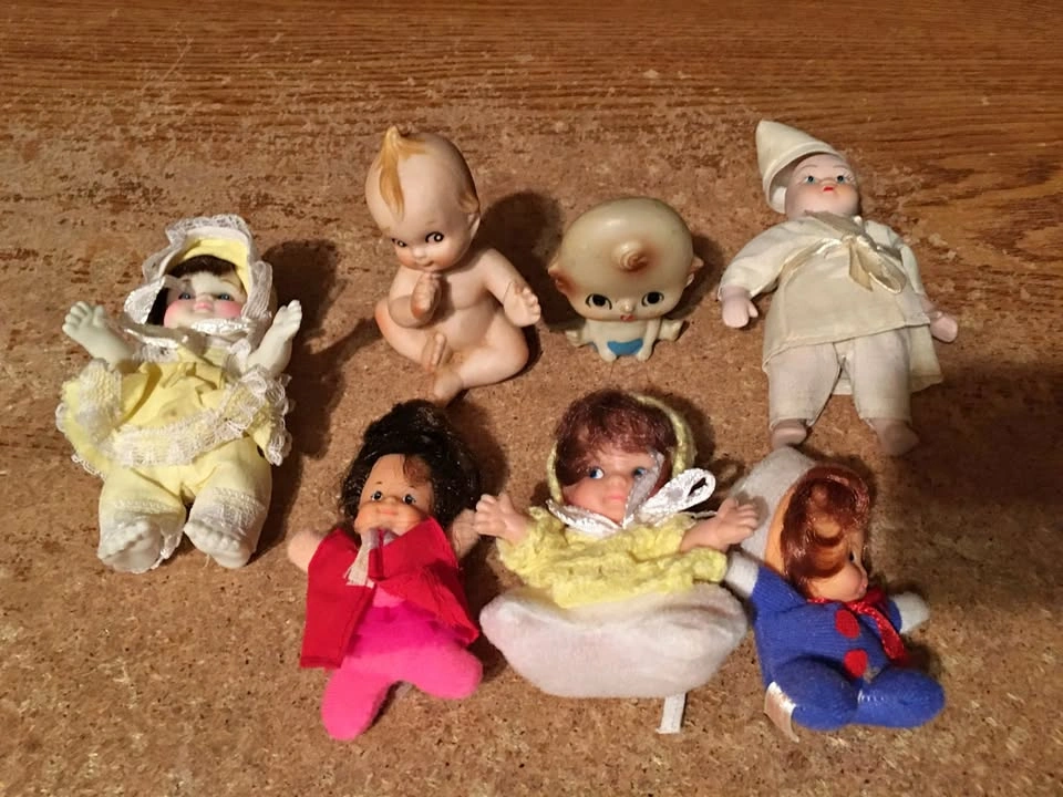 LOT OF 7 SMALL BABY DOLLS KEWPIE MATTEL SHOE BABY 1965 UD DOLL