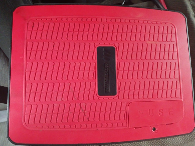 NeW! MotoMaster Inverter, 3000W, Includes Battery Cables - photo 3