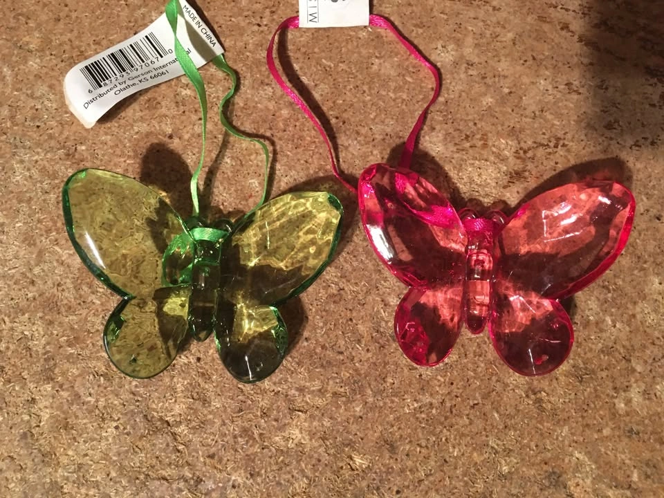 LOT OF 5 PLASTIC BUTTERFLIES ORNAMENTS GARDEN DECOR - photo 2
