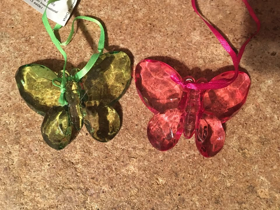 LOT OF 5 PLASTIC BUTTERFLIES ORNAMENTS GARDEN DECOR - photo 3