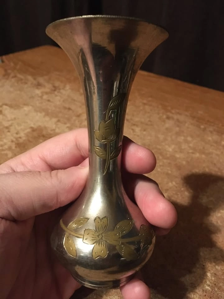 VINTAGE SILVER BRASS ETCHED FLOWER BUD VASE INDIA 5" - photo 2