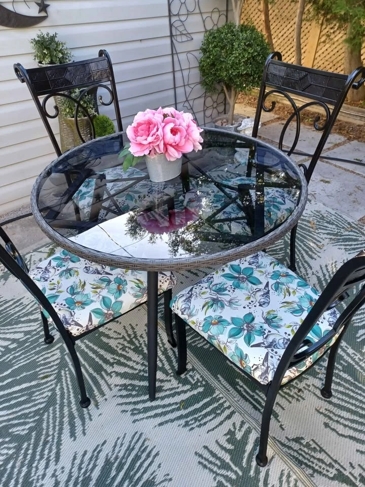 Dining Set: 4 Wrought Iron Chairs and Modern Glass Table - photo 2
