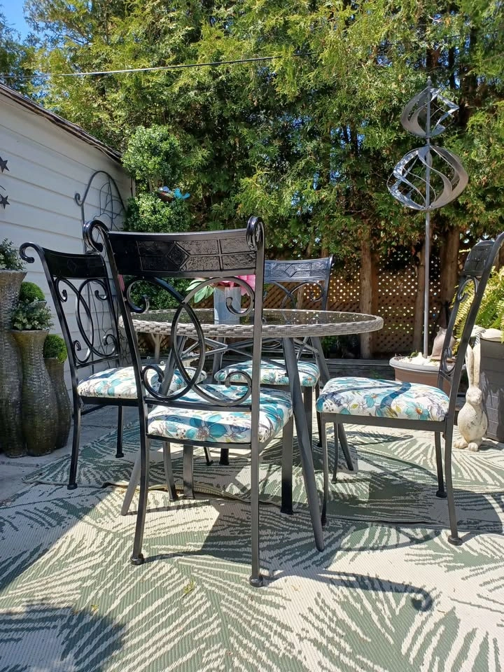 Dining Set: 4 Wrought Iron Chairs and Modern Glass Table - photo 3