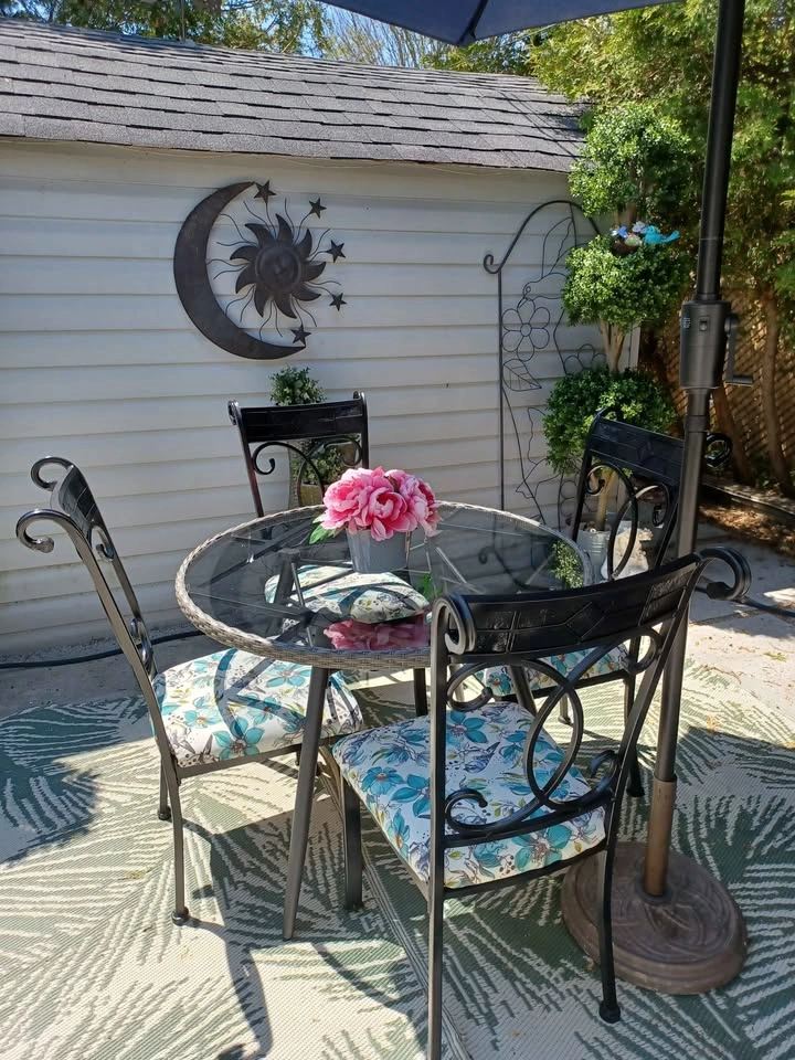 Dining Set: 4 Wrought Iron Chairs and Modern Glass Table - photo 4