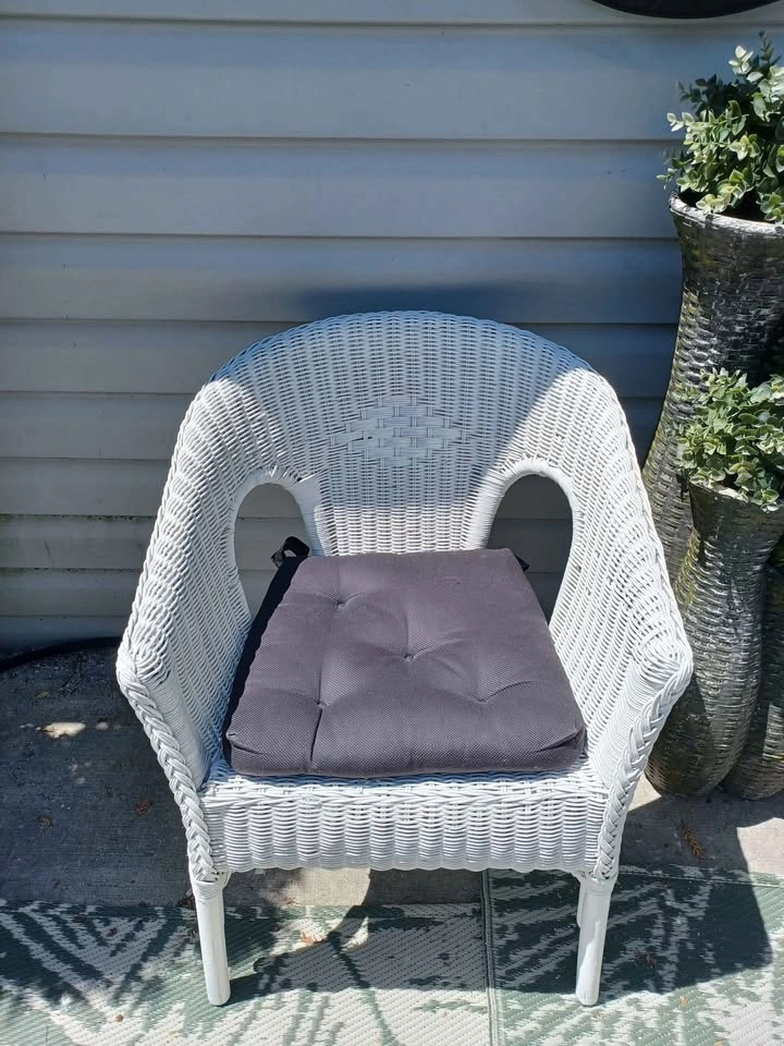 2 Wicker Chairs and Table Set - photo 2