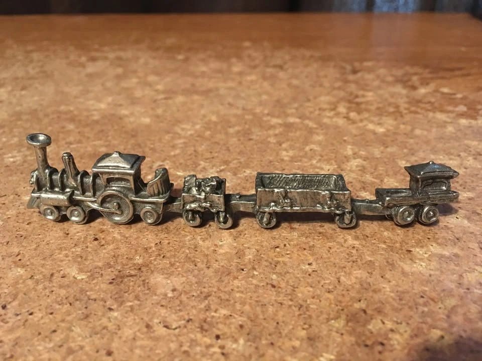 MINIATURE PEWTER TRAIN 4 CARS ENGINE COAL BUCKET CABOOSE 4 - photo 2