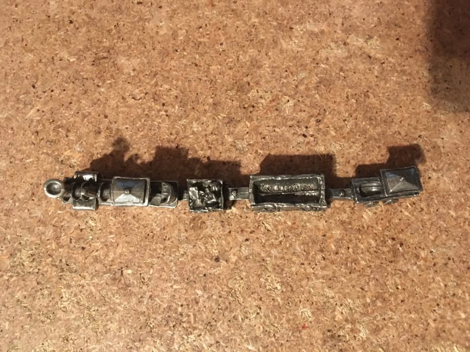 MINIATURE PEWTER TRAIN 4 CARS ENGINE COAL BUCKET CABOOSE 4 - photo 3