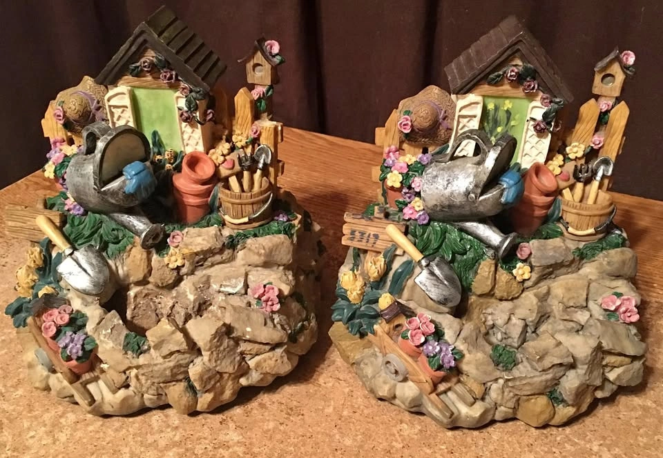 LOT OF TWO MUSICAL WATER FOUNTAIN FROM HERITAGE GARDEN SCENE