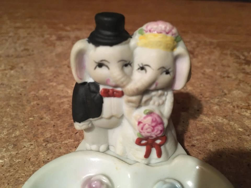 ELEPHANT BRIDE AND GROOM HEART SHAPED TRINKET DISH RING HOLDER - photo 2