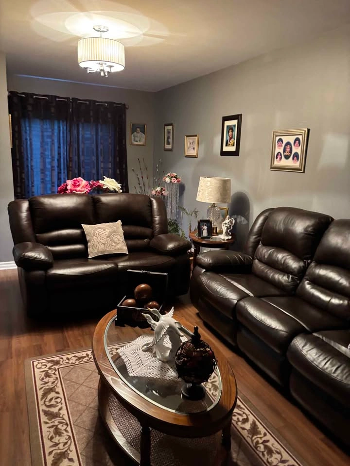1 Bed 1 Bath - Apartment - photo 2