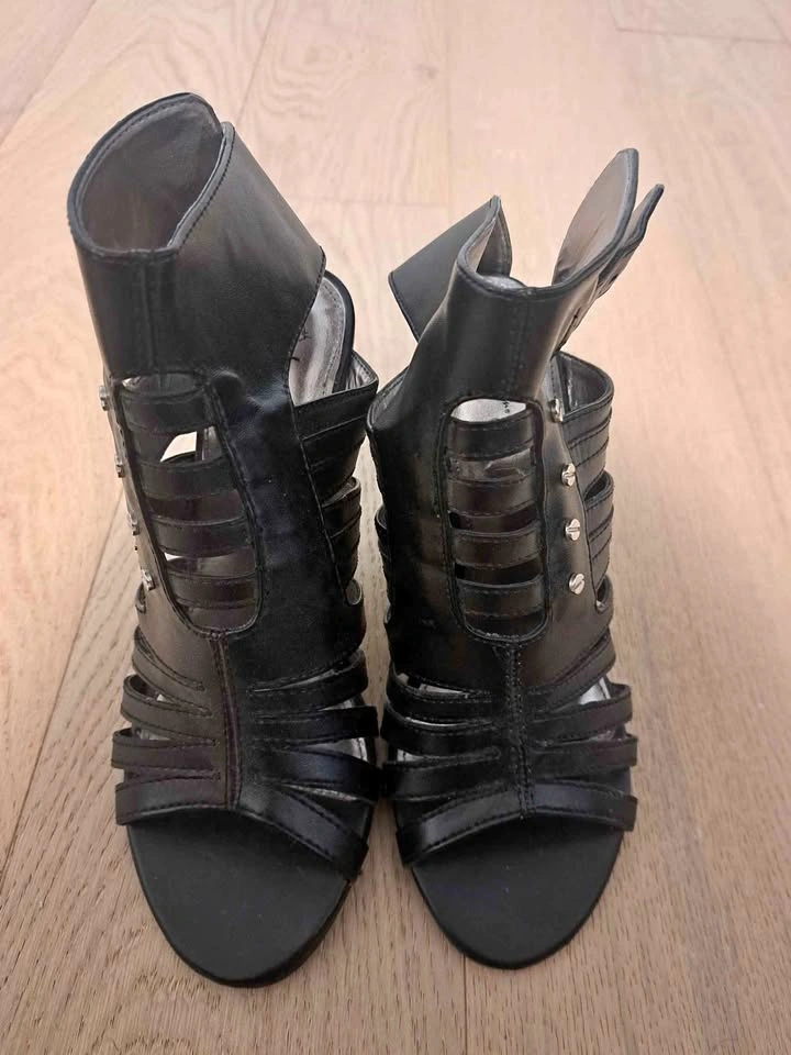 Women's shoes some never worn size 7 and 7.5